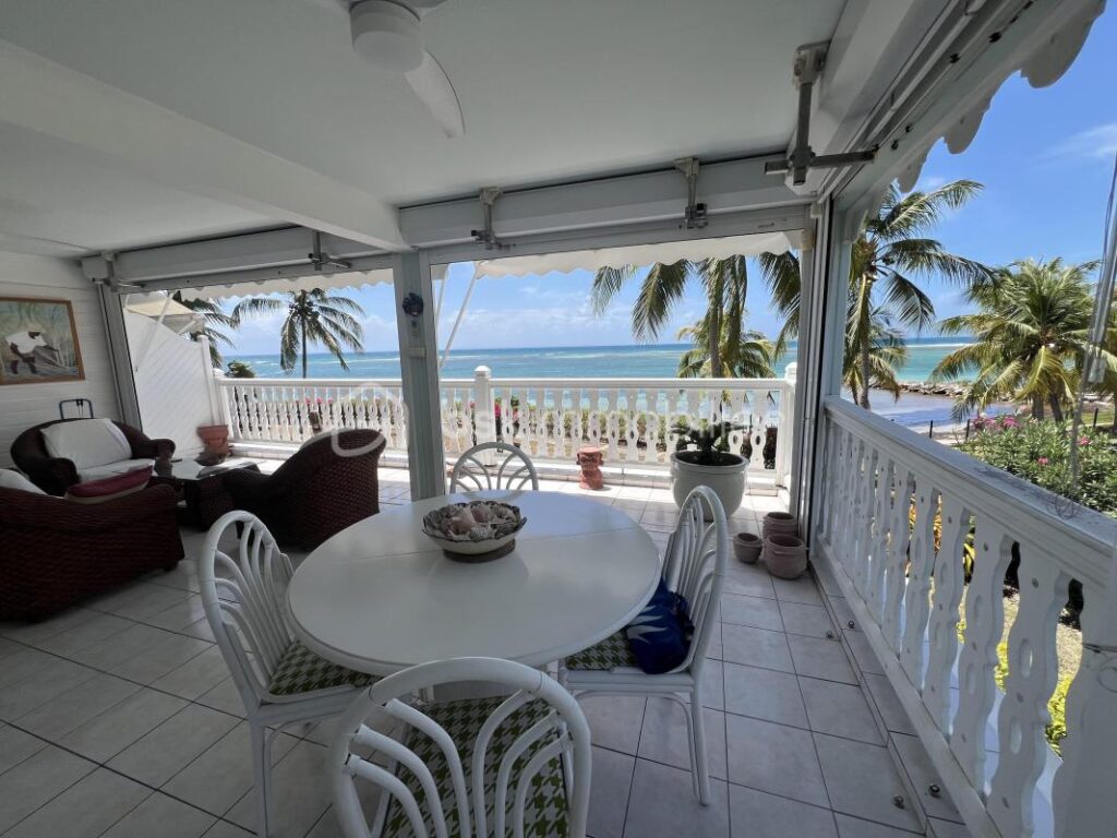 APPARTEMENT T2/T3 VUE LAGON – LE SAVANNAH – SUR LA MARINA DE SAINT FRANCOIS – 2 pièces – 1 chambre – 81 m²