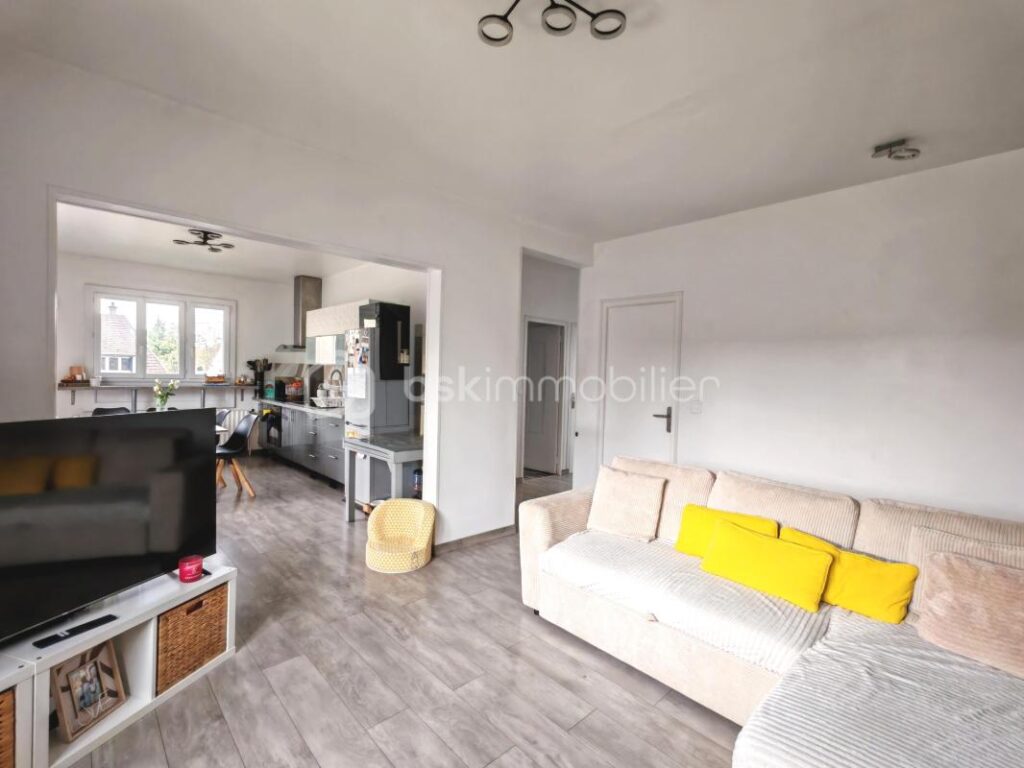 Maison familiale lumineuse avec sous-sol total et jardin – 6 pièces – 4 chambres – 126 m²