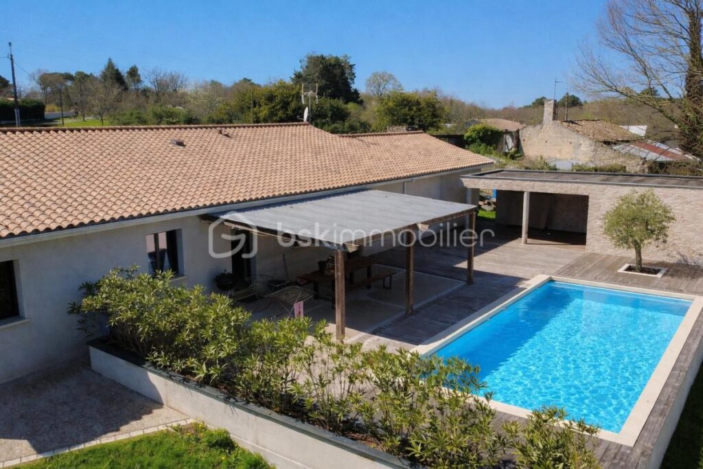 Maison familiale avec piscine au Tâtre – 6 pièces – 4 chambres – 154 m²