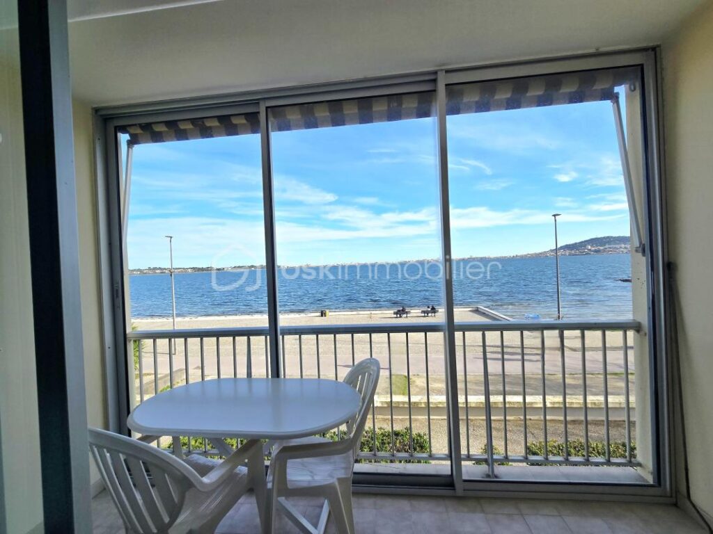 EN EXCLUSIVITE – VUE FRONTALE – COIN NUIT – 1 pièce – NR chambres – 21 m²