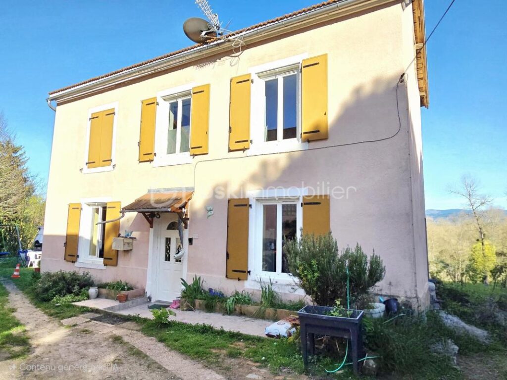 Maison avec dépendances + appartement indépendant – Vue dégagée sur la Chaîne des Puys – Impasse – Limons (63290) – 5 pièces – 3 chambres – 100 m²