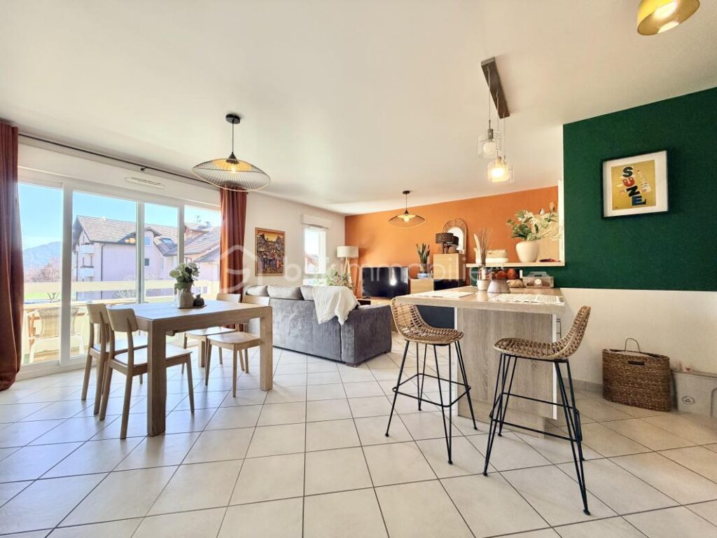 Appartement T2 avec balcon, cave et garage au centre de Villaz – 2 pièces – 1 chambre – 52 m²