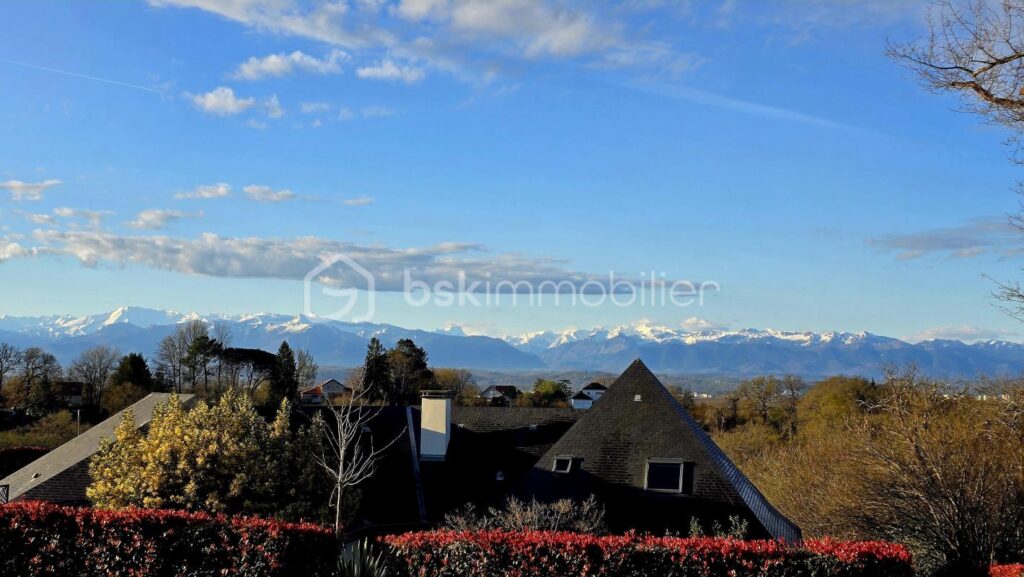 Maison de plain-pied 150 m² – Vue exceptionnelle sur les Pyrénées –Terrain divisible de 8 290 m² – 5 pièces – 4 chambres – 153 m²
