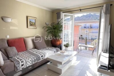 Appartement T3 de 52 m² au dernier étage dans un beau domaine de l’arrière pays varois – 3 pièces – 2 chambres – 52 m²