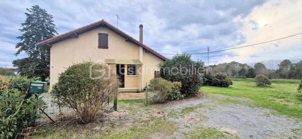 Emplacement privilégié – Maison à rénover – Fort potentiel – Proche plage et Vélodyssée – 4 pièces – 2 chambres – 98 m²