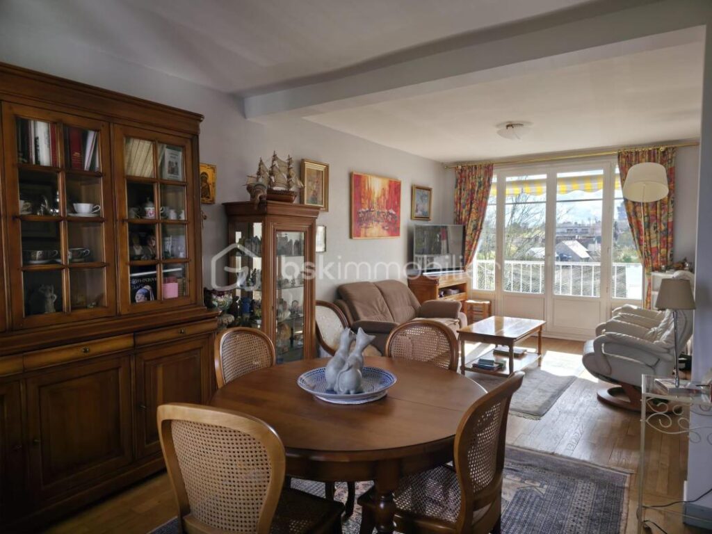 À VENDRE – T2 lumineux avec balcon, potentiel T3, cave et parking – 2 pièces – 1 chambre – 50 m²