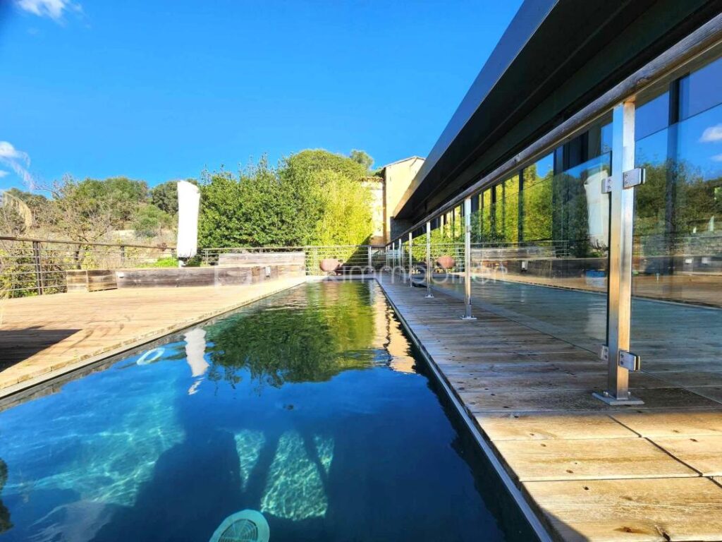 À Pézenas, superbe villa d’architecte – 3 pièces – 3 chambres – 180 m²