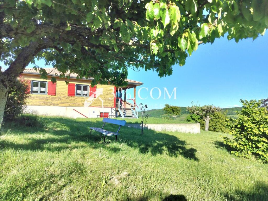 Chalet avec vue dégagée de 69m2 et 2 chambres sur 1330m2 clo – 3 pièces – 2 chambres – 69 m²