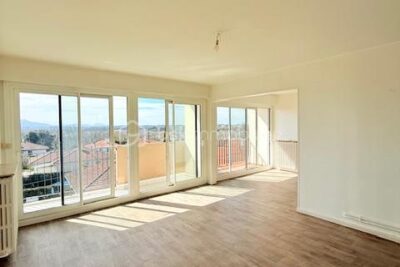 Appartement T4 transformable en T5 avec vue montagne – 5 pièces – 3 chambres – 82 m²