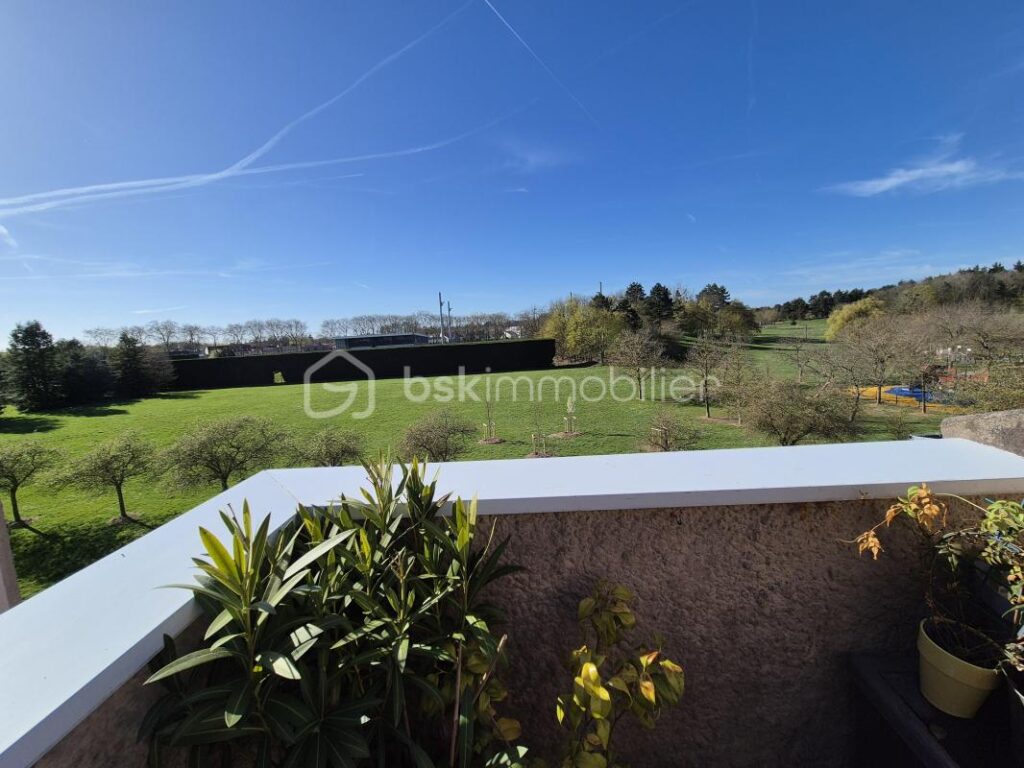 Charmant appartement en dernier étage à Courcouronnes Centre avec terrasse !!! – 3 pièces – 1 chambre – 60 m²