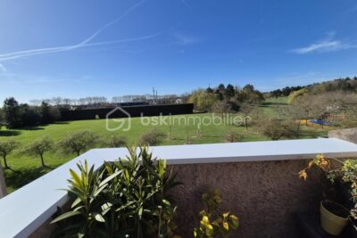 Charmant appartement en dernier étage à Courcouronnes Centre avec terrasse !!! – 3 pièces – 1 chambre – 60 m²