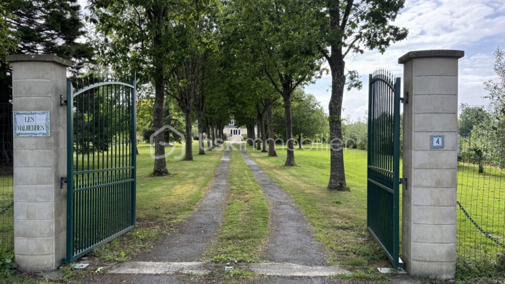 Maison d’exception de 200 m² avec piscine et domaine de 15 000 m² – Cadre naturel préservé – Le Mesnil-Roch (axe Rennes-Saint Malo) – 9 pièces – 5 chambres – 200 m²