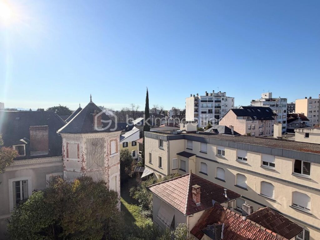 Appartement lumineux, idéalement situé dans un secteur recherché – 3 pièces – 2 chambres – 63 m²