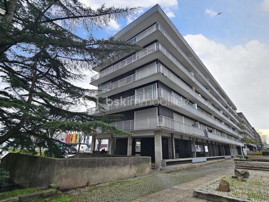 Appartement F4 82m² 3 chambres grand balcon 30m² triple exposition cave parking – 4 pièces – 3 chambres – 82 m²