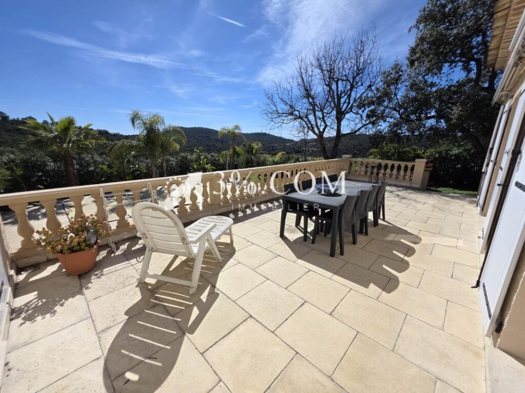Magnifique villa avec vue incroyable à Valescure – 4 pièces – 3 chambres – 108 m²