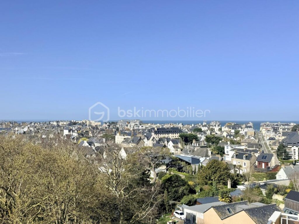 Appartement T2 – Dernier étage avec ascenseur – Vue mer 180° exceptionnelle – Paramé (Saint-Malo) – 2 pièces – 1 chambre – 41 m²