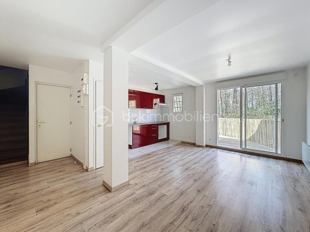 Duplex 4 pièces – 75 m² Carrez, jardin privatif 131 m², terrasse, parking et cave – Saint‑Hubert Montgeron – 4 pièces – 3 chambres – 75 m²