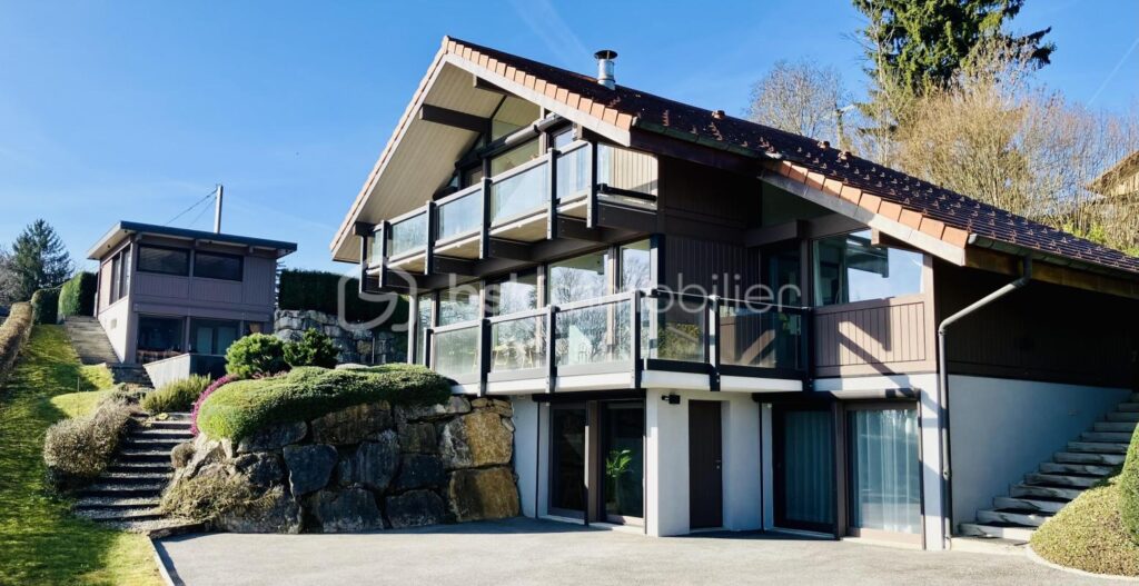 Propriété d’architecte Dunoyer – Panorama alpin exceptionnel, piscine & double habitation – Proche Annecy / Genève / Chamonix – 10 pièces – 5 chambres – 276 m²