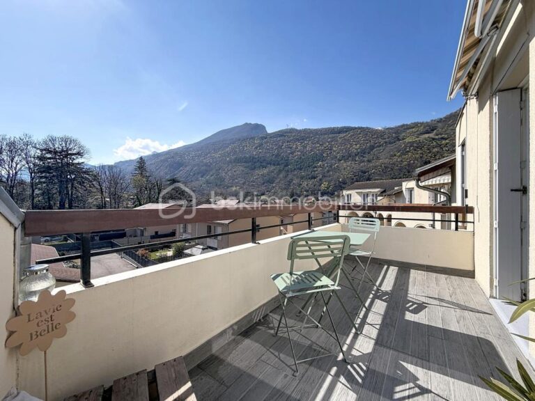 Appartement T3 de 75m2 environ avec terrasse – DERNIER ÉTAGE – 3 pièces – 2 chambres – 75 m²