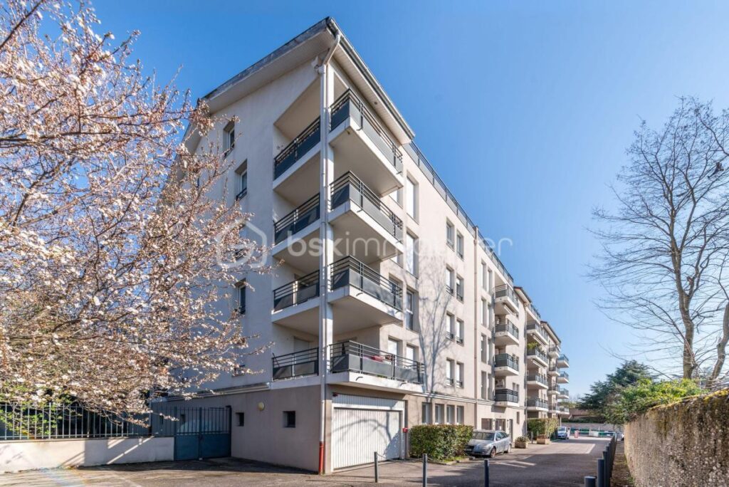 APPARTEMENT T3 CENTRE-VILLE AVEC GARAGE – PROCHE TRAM T10 – 3 pièces – 2 chambres – 57 m²