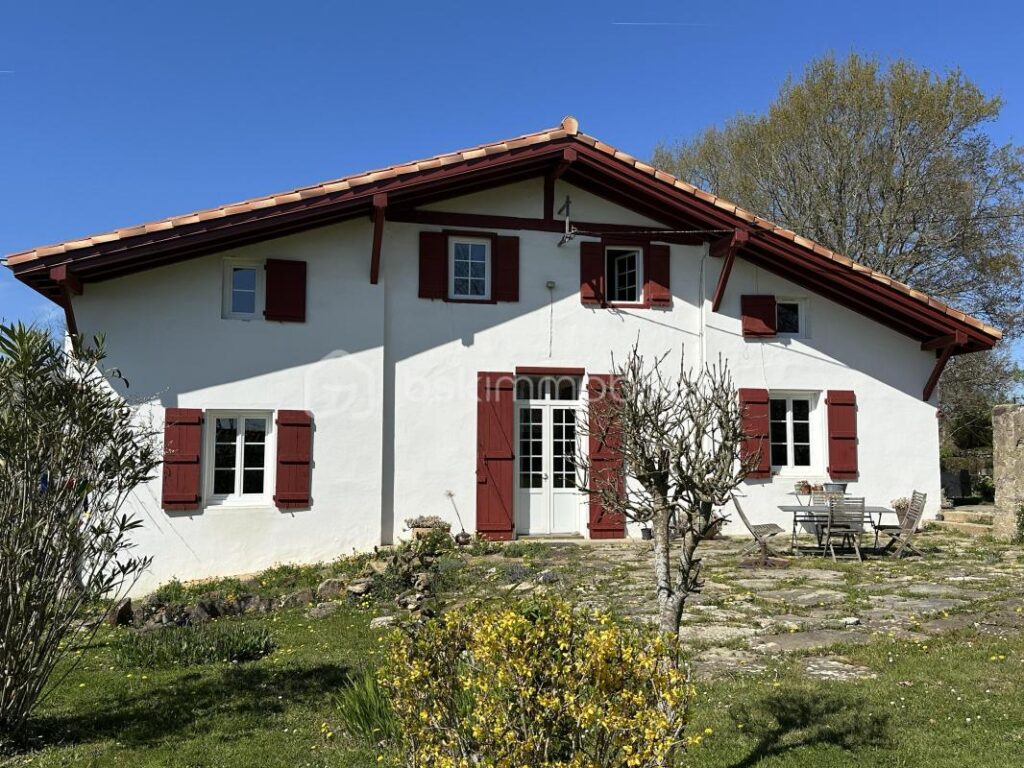 Ferme du XVIIIème Siècle – 7 pièces – 5 chambres – 158 m²