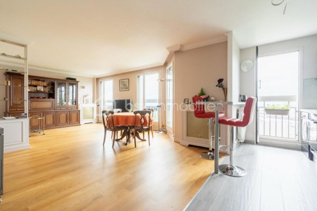 Appartement de 77m² 3 pièces avec vue panoramique plus cave – 3 pièces – 2 chambres – 77 m²