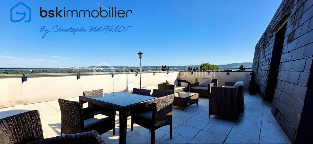 Bel appartement de 78m² avec terrasse de 66m² – Vue dégagée sur la val de Seine – 4 pièces – 2 chambres – 77 m²