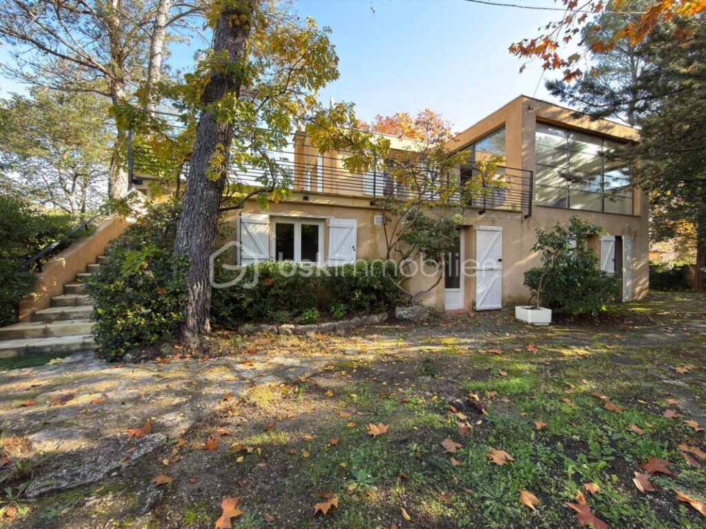 Ventabren – 168m2 de charme et d’authenticité – 6 pièces – 5 chambres – 168 m²