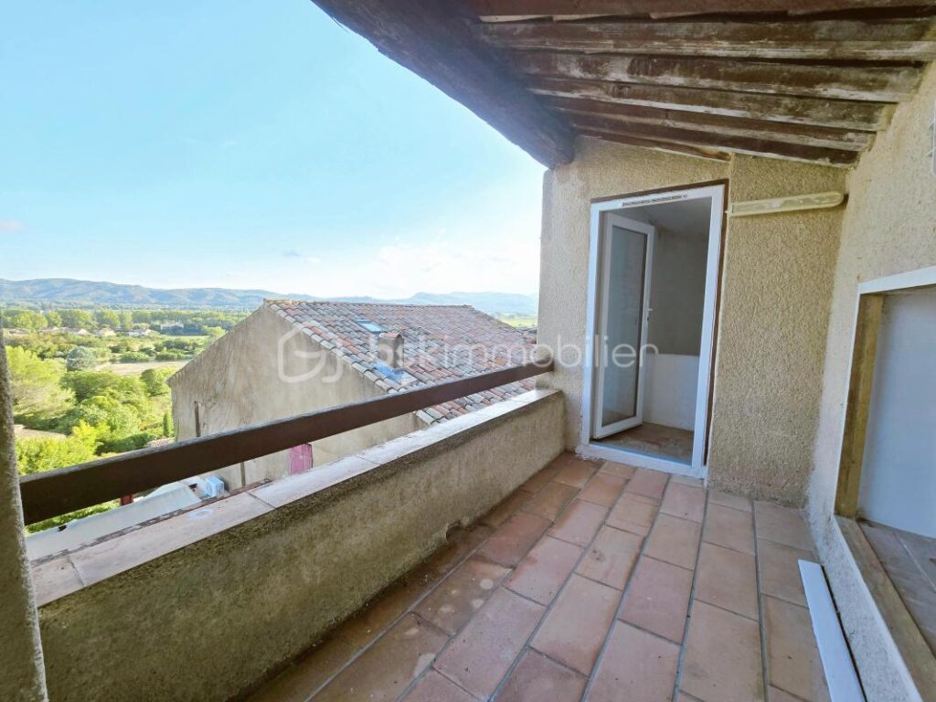 À VENDRE : Charmante maison de village à Cadenet – 4 pièces – 3 chambres – 75 m²