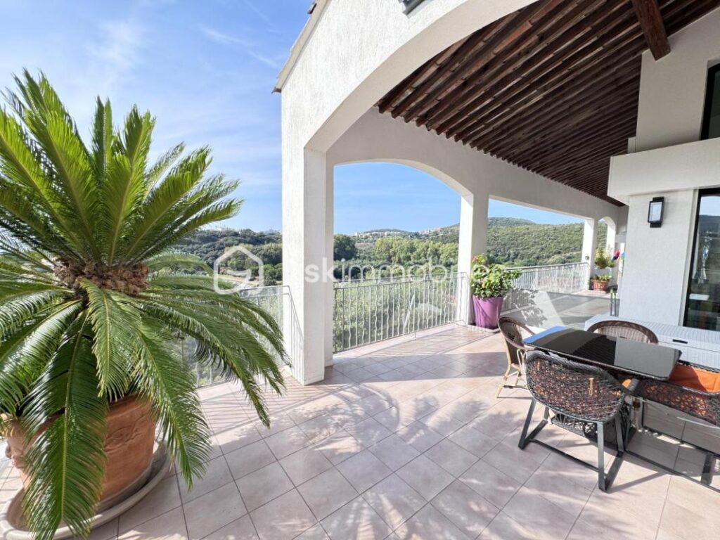 🌊 Villa d’Exception avec Vue Mer à Agay – 260 m² habitables | 1370 m² de terrain 🌴 – 8 pièces – 5 chambres – 260 m²