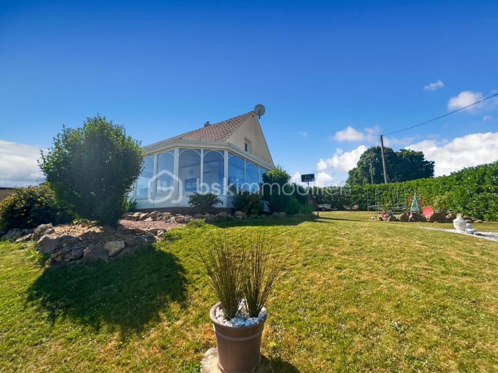 Maison familiale avec 5 chambres, véranda, jardin et prestations modernes – Proche gare de Sens – 7 pièces – 5 chambres – 179 m²