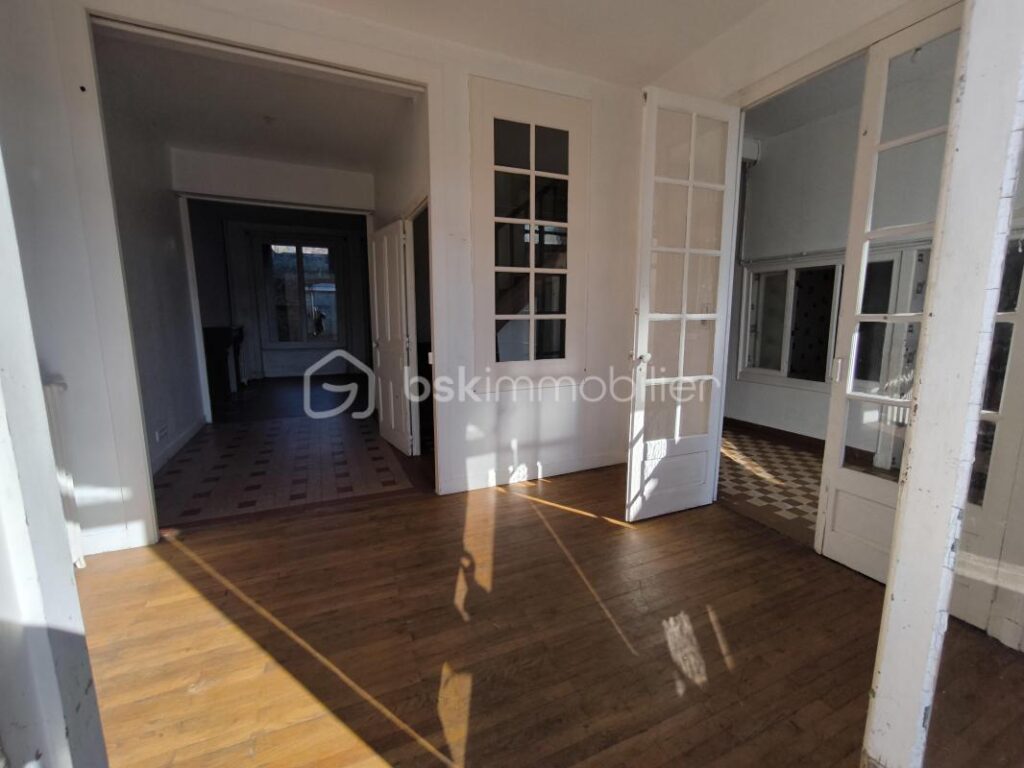 Ensemble immobilier de caractère à rénover – 14 pièces – NR chambres – 344 m²