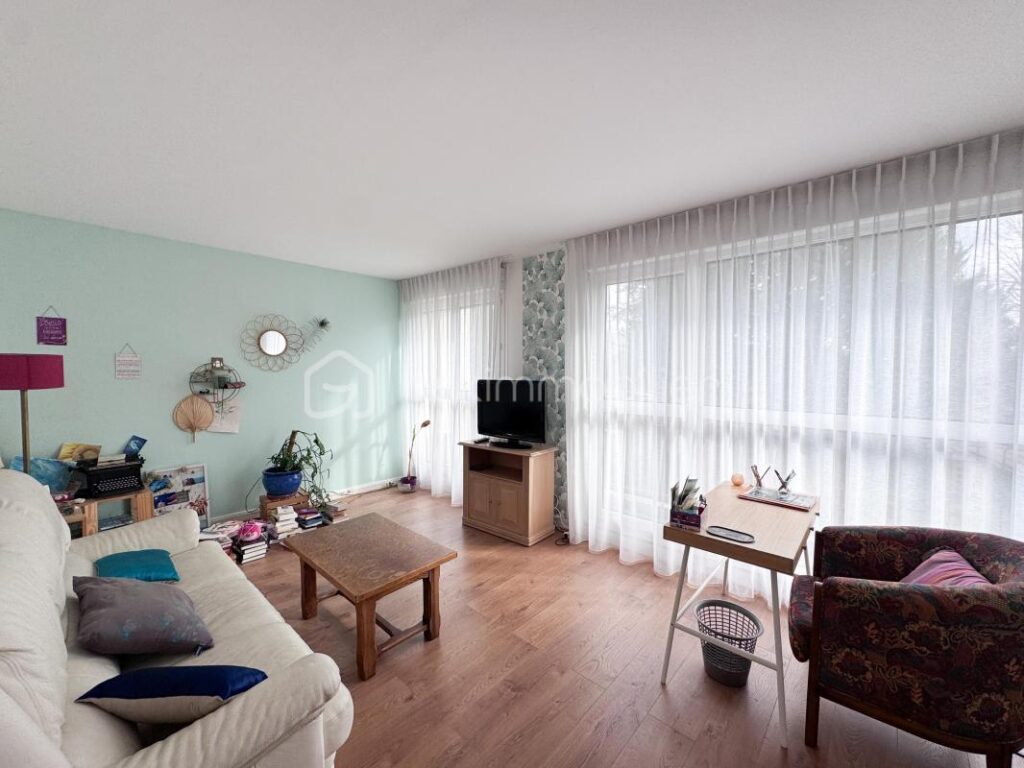 COUP DE CŒUR ASSURÉ – F2 52,14 m² – BALCON VUE PARC – PARKING & CAVE – 2 pièces – 1 chambre – 52 m²