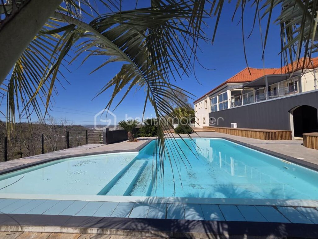 Villa d’exception avec vue imprenable sur les Pyrénées – 7 pièces – 5 chambres – 250 m²