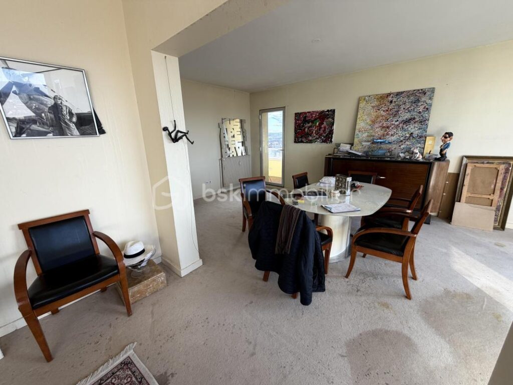 Roanne hyper centre Bel appartement de 80 m2 avec vue imprenable, grands balcons, parkings privé et cave – 3 pièces – 1 chambre – 79 m²