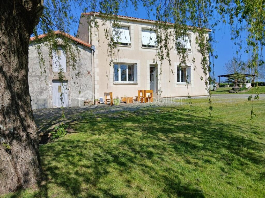 Maison 6 pièces 143m2 – 6 pièces – 3 chambres – 143 m²