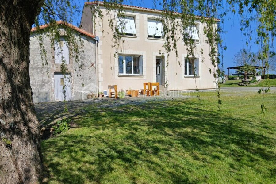 Maison à vendre à La chapelle thireuil