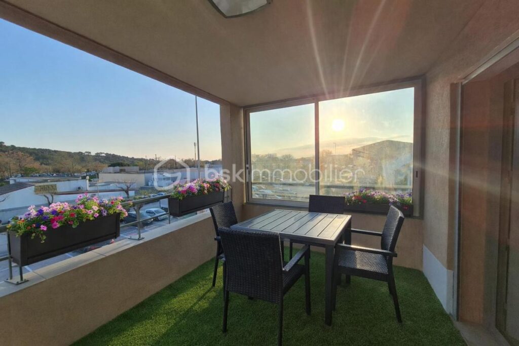 OLLIOULES: T3 EN DUPLEX AVEC TERRASSE – 3 pièces – 2 chambres – 53 m²