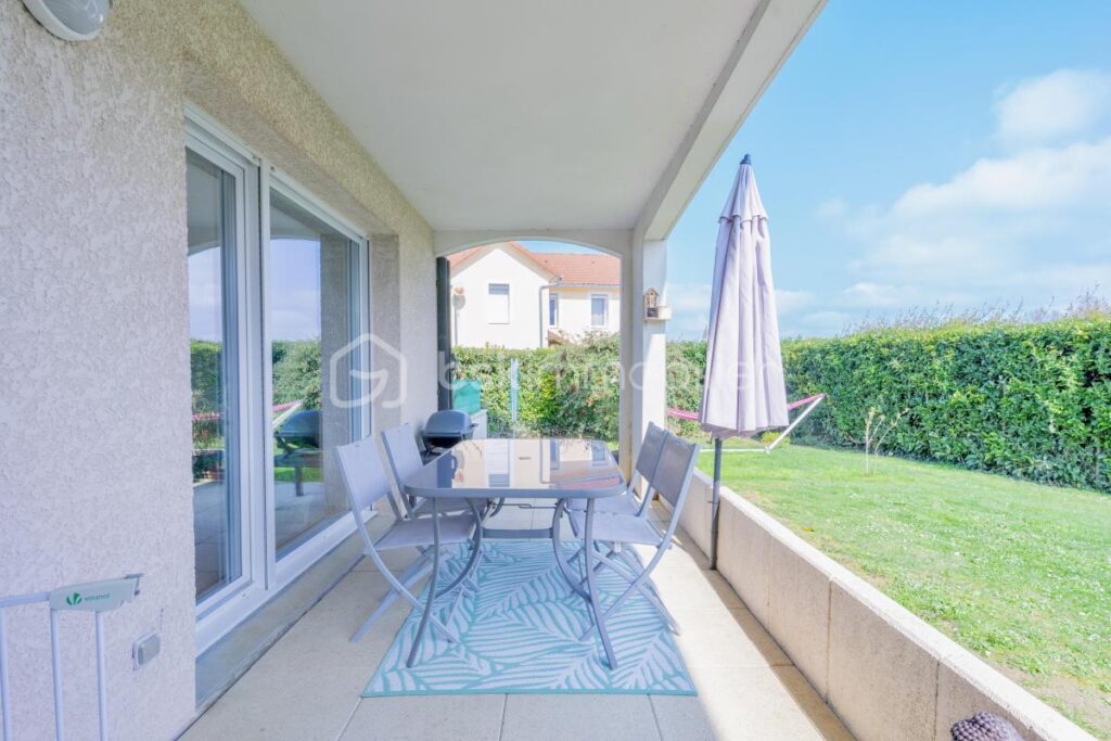 RARE À SEYSSEL – T3 rez-de-jardin avec garage et place de parking – Bord du rhône – 3 pièces – 2 chambres – 66 m²