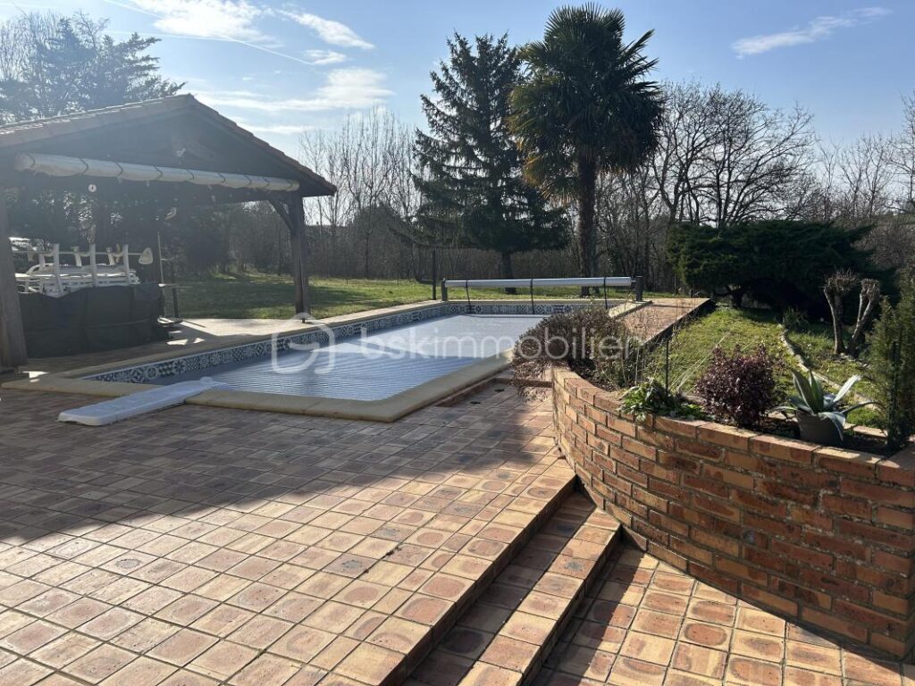 BELLE MAISON PLAIN PIED – 4/5 CHAMBRES – VERANDA – PISCINE – TERRAIN – 6 pièces – 4 chambres – 184 m²