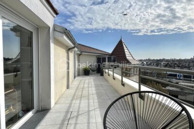 APPARTEMENT AU PIED DE LA GARE_ 2 PIÈCES AVEC GRANDE TERRASSE_ PLACE DE PARKING ! – 2 pièces – 1 chambre – 44 m²