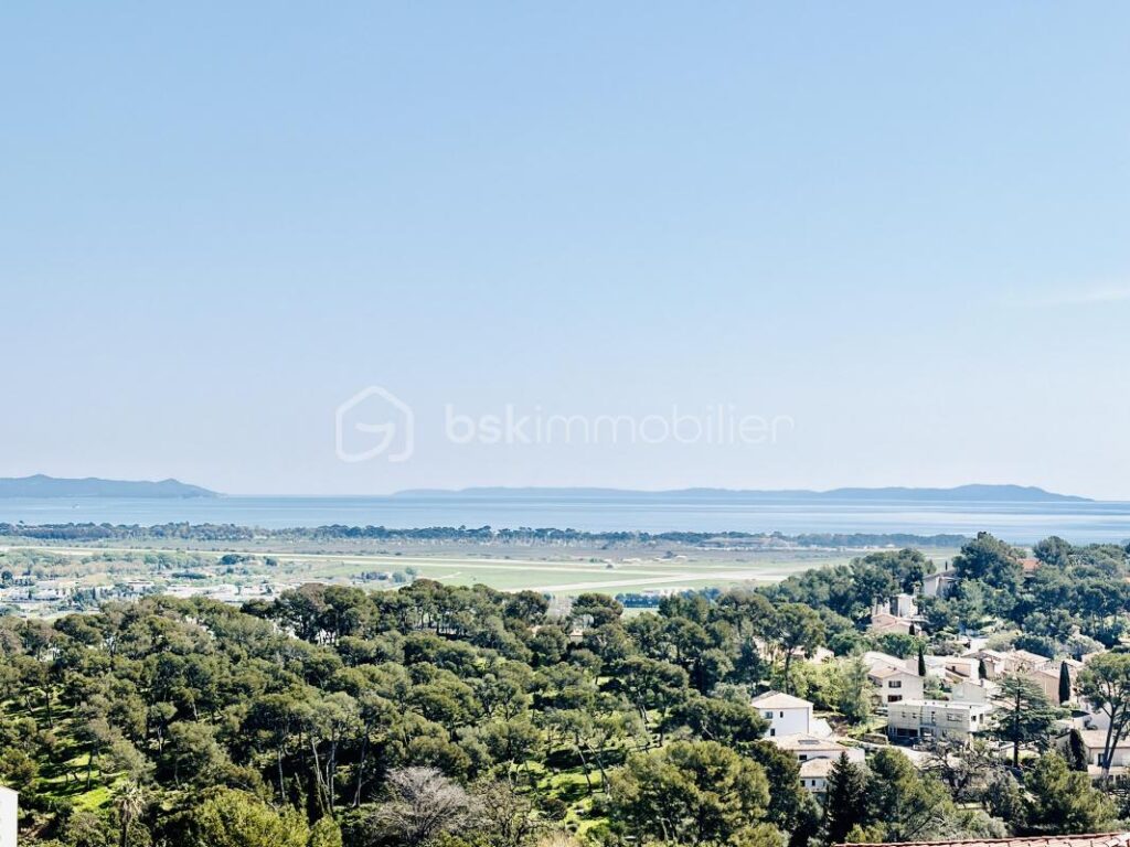 DPT VAR (83) – VUE MER PANORAMIQUE A COUPER LE SOUFLE POUR CE BEL APPARTEMENT – 4 pièces – 2 chambres – 80 m²