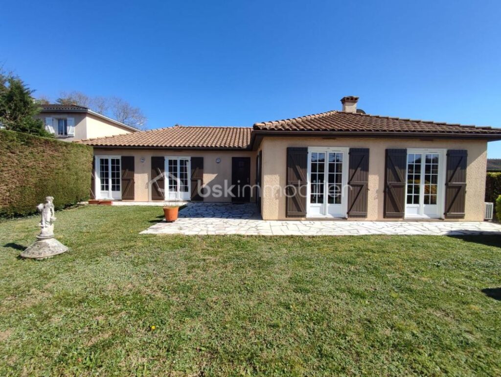 Rabastens – maison plain pied avec piscine – a deux pas du centre ville – 6 pièces – 4 chambres – 148 m²