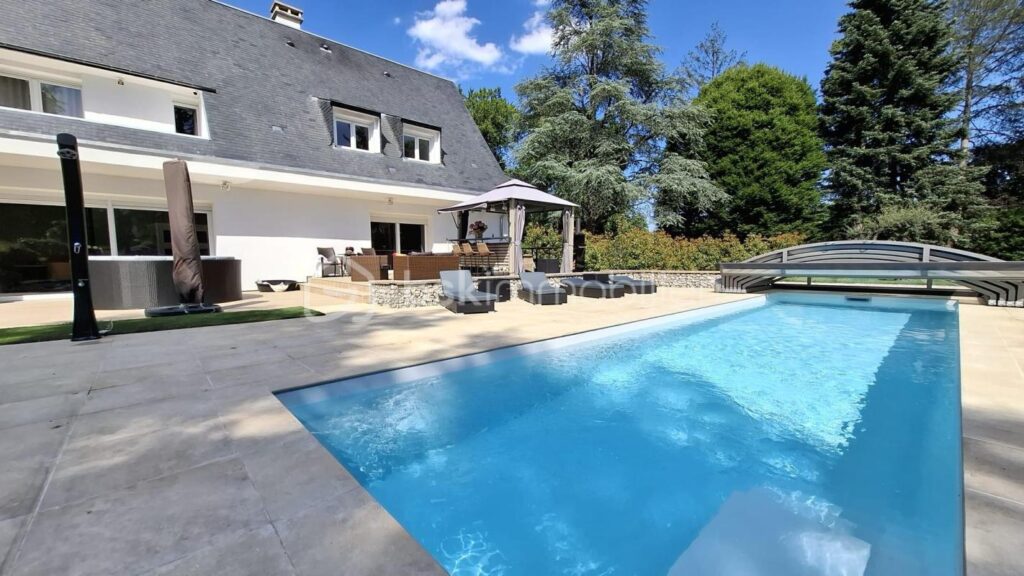 DEMEURE D’EXCEPTION À GOUVIEUX : Luxe, Calme et Proximité – 6 pièces – 4 chambres – 197 m²