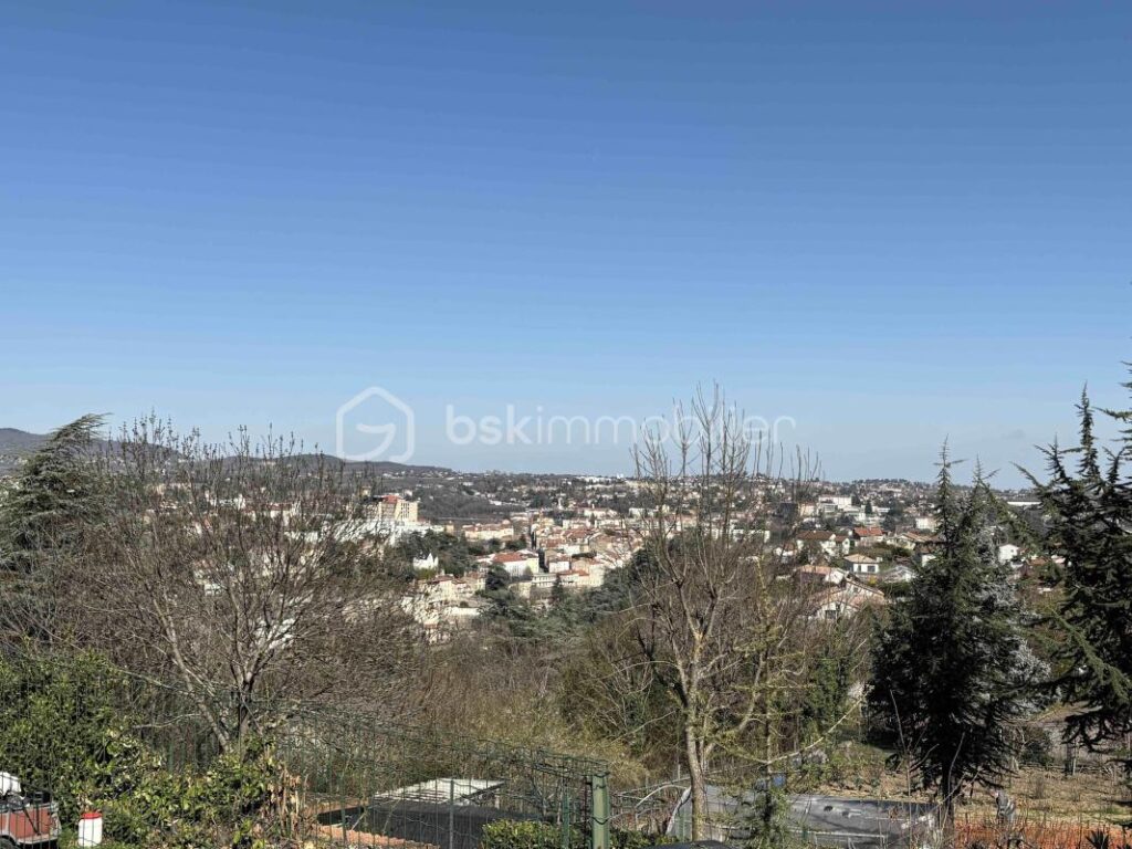 Maison Familiale 6 Chambres – 8 pièces – 6 chambres – 178 m²