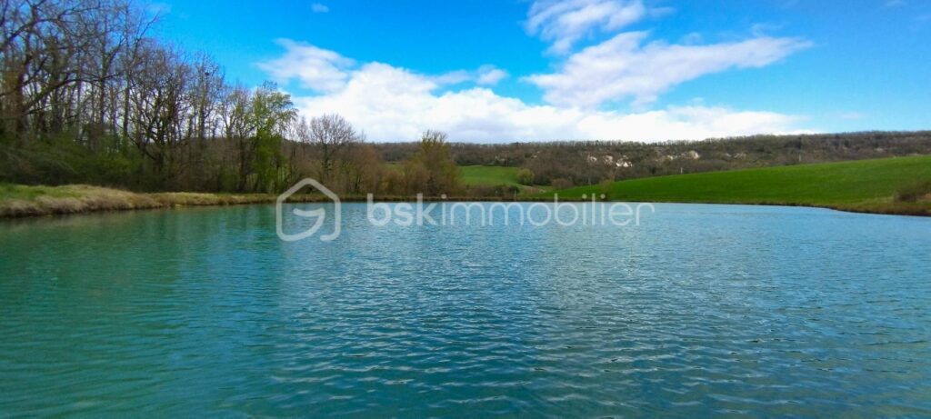 OPPORTUNITE RARE! – NR pièces – NR chambres – 18357 m²