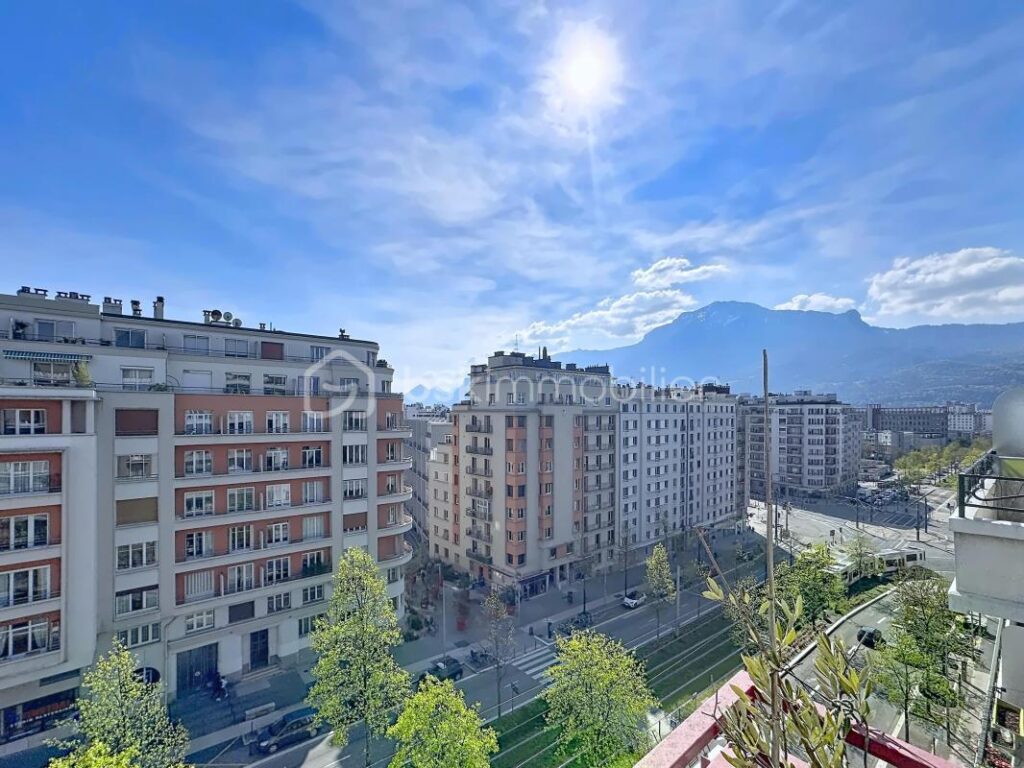 🏡 Appartement T3 lumineux avec balcon et vue montagnes – Grenoble – 3 pièces – 2 chambres – 82 m²