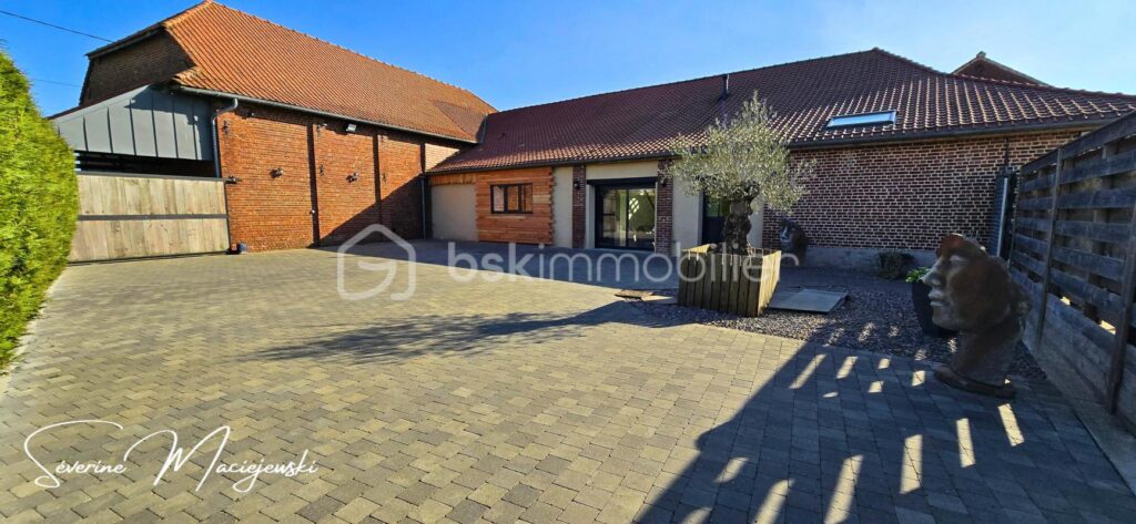 Propriété semi plain pied de 260 m² – 10 pièces – 6 chambres – 260 m²