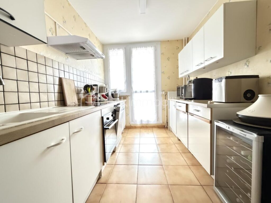 Bel appartement spatieux de 73m2 avec loggia – 3 pièces – 2 chambres – 73 m²