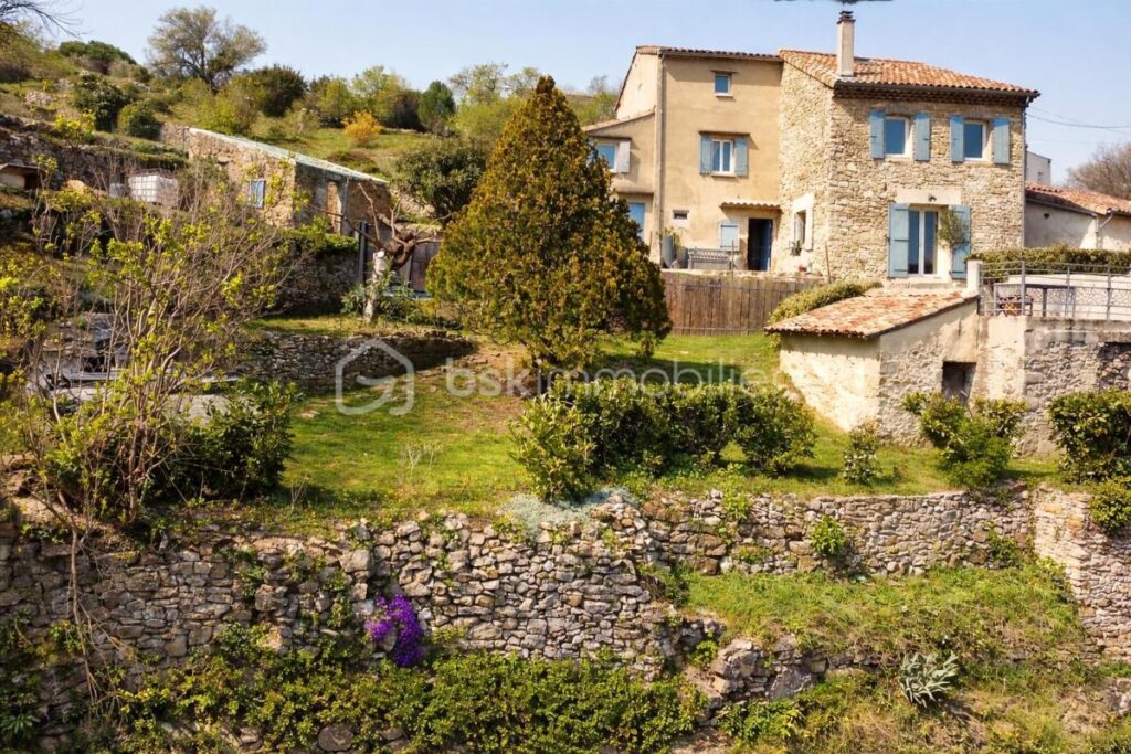 Maison Atypique avec jardin au Teil – 6 pièces – 4 chambres – 142 m²